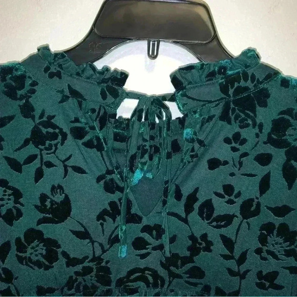 Women’s Plus Velvet Smocked Bust Flowy Floral Holiday Blouse Size 2X - Picture 7 of 11